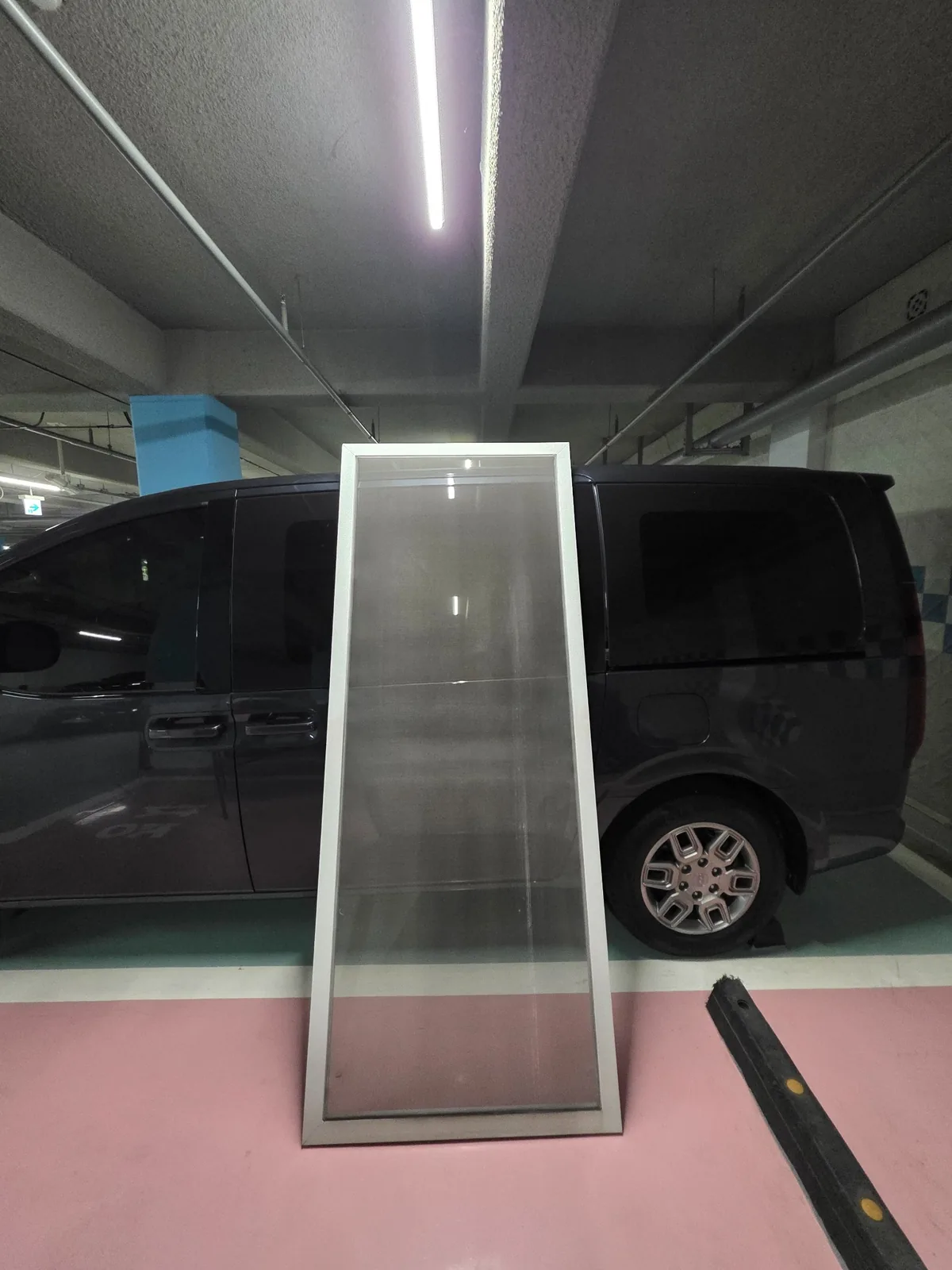김해 구산동 이진캐스빌1단지 교체 전 오염된 방충망