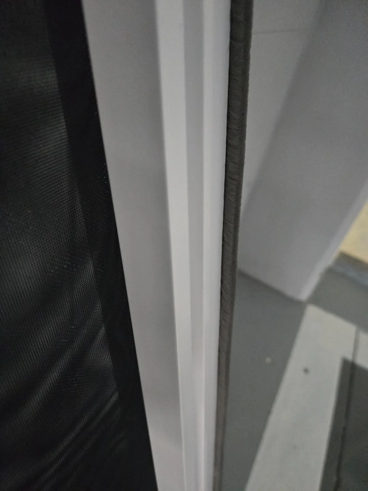 김해 이진캐스빌2단지 블랙스텐망 모헤어 교체와 가장자리 마감