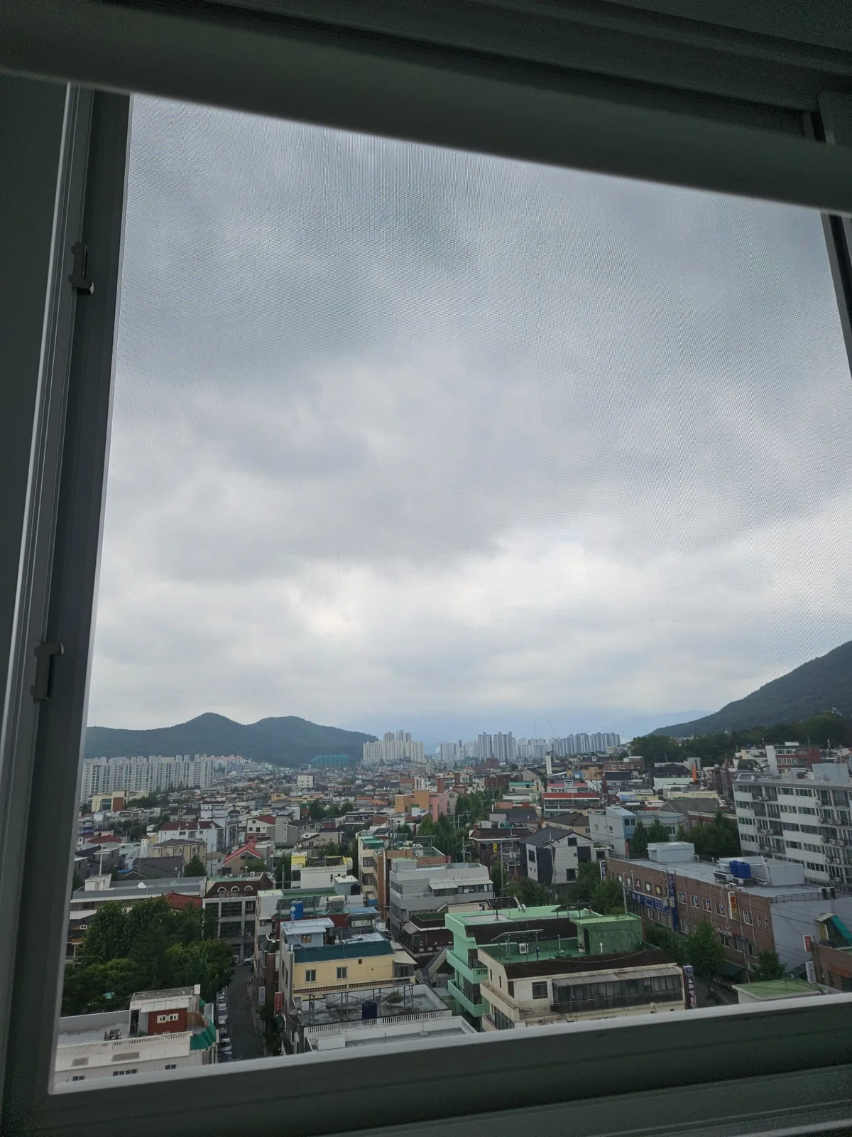 김해 내동 한진아파트 방충망틀 제작 설치 완료
