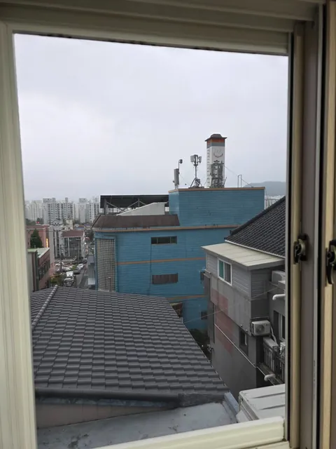 김해 내동 빌라 하이샤시 방충망 틀 설치 완료