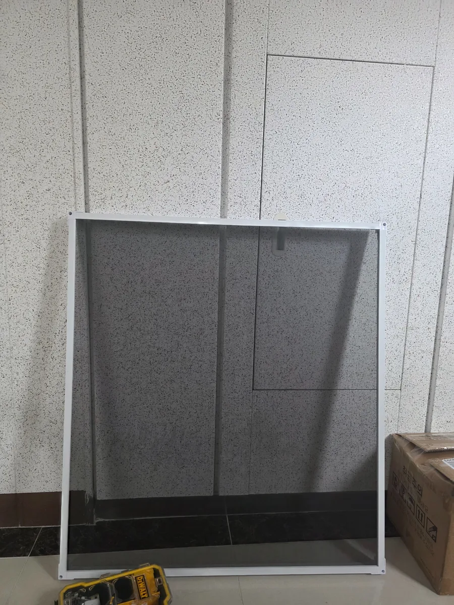 율하동원로얄듀크 실외기실에 맞춰 주문 제작한 루버방충망